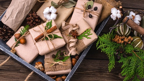 Nachhaltiges Einpacken von Weihnachtsgeschenken